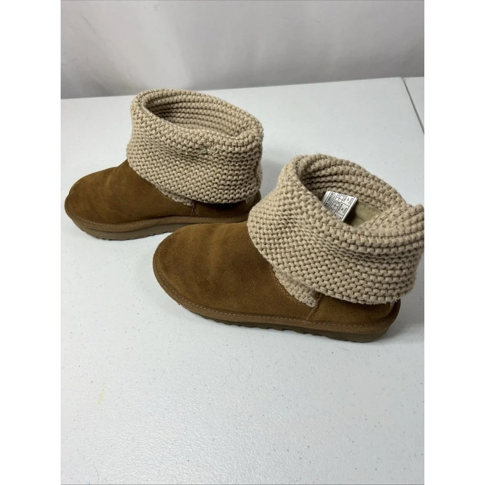 UGGs Tan Upper Knit Sweater Foldover‎ Cuff Size 5